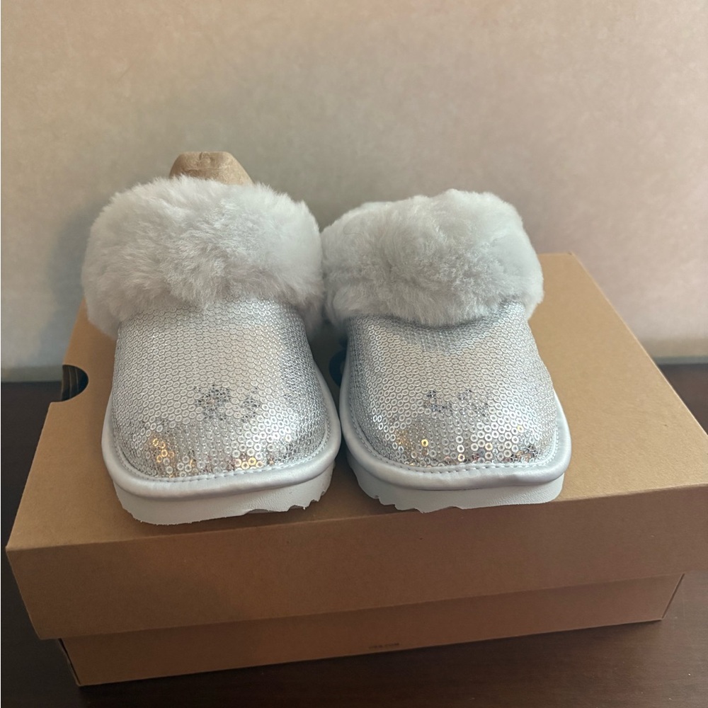 UGG Cozy II Mirror Ball Slippers Size 5 Cozy Chic